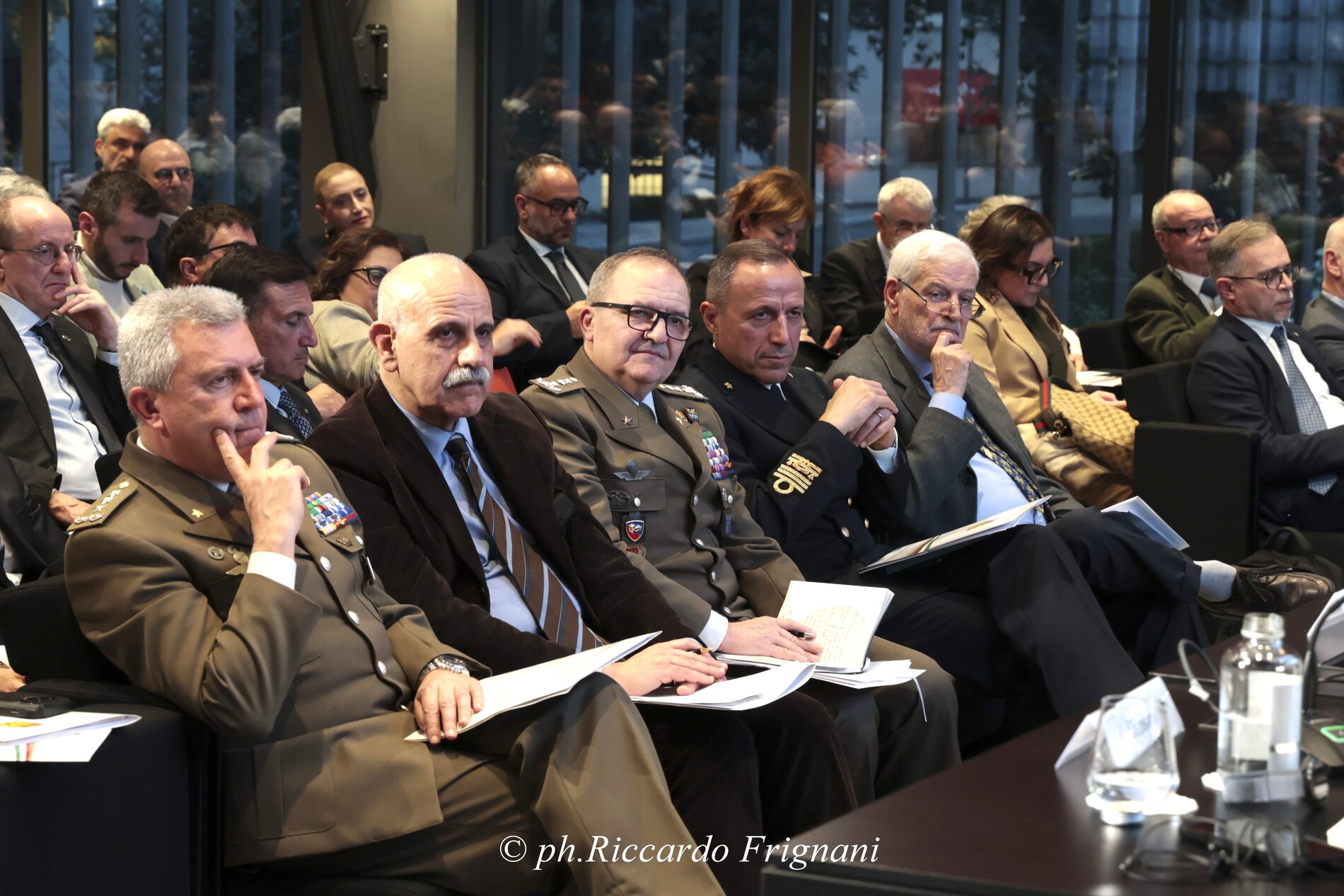 Dettaglio del pubblico durante l’ascolto